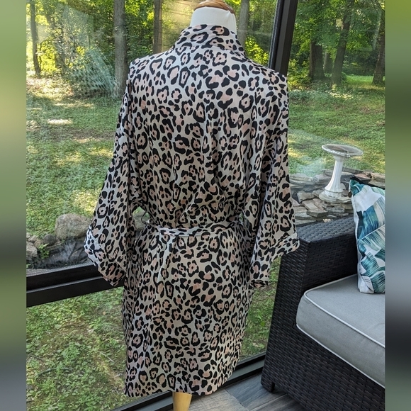 VICTORIA SECRET SILK Animal Print PINK BLACK WHITE ROBE Size S/M - Picture 3 of 3